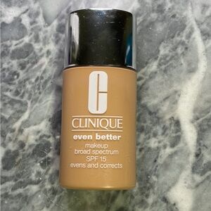 Clinique‎ Even Better Foundation Ecru
